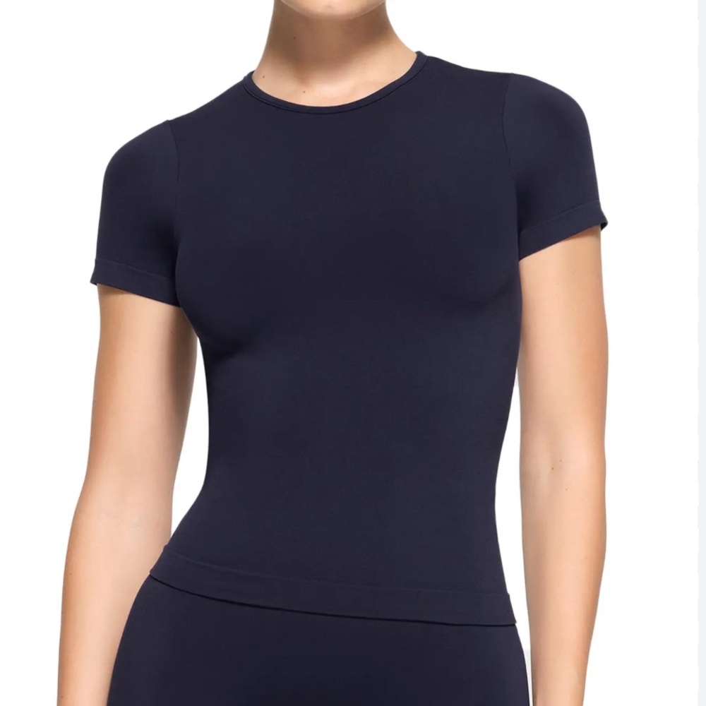 SKIMS SOFT SMOOTHING SEAMLESS T-SHIRT